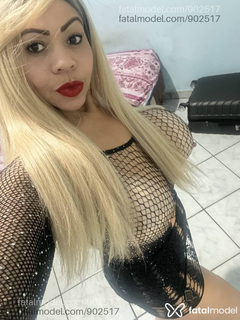 Acompanhante mulher loira (o) de olhos castanhos - BABALU