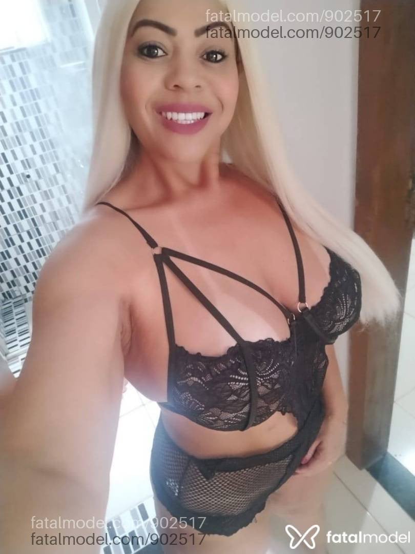 Acompanhante mulher loira (o) de olhos castanhos - BABALU