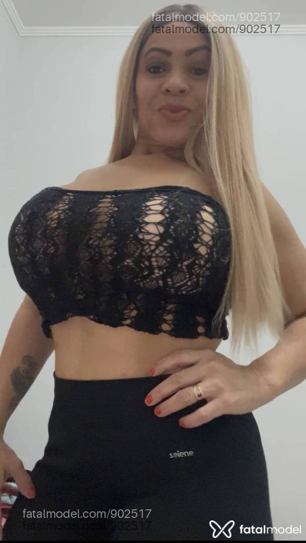Acompanhante mulher loira (o) de olhos castanhos - BABALU