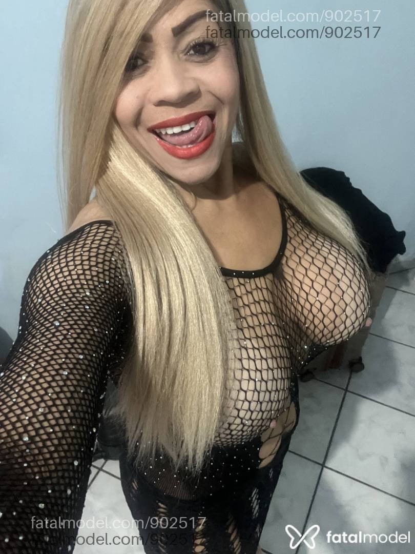 Acompanhante mulher loira (o) de olhos castanhos - BABALU