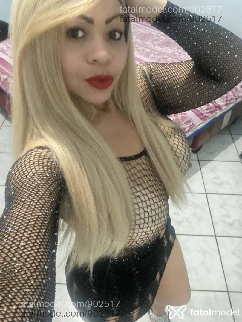 Acompanhante mulher loira (o) de olhos castanhos - BABALU