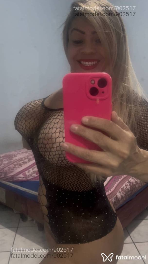 Acompanhante mulher loira (o) de olhos castanhos - BABALU