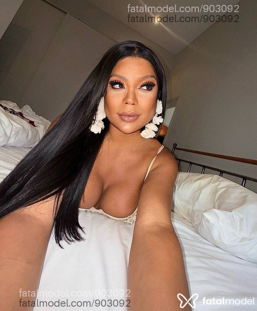 Acompanhante mulher trans com cabelo castanho de olhos castanhos em Lages - Lê Lins