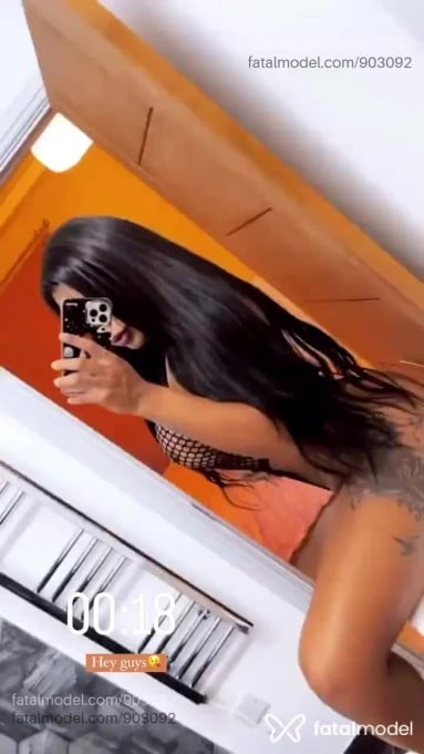 Acompanhante mulher trans com cabelo castanho de olhos castanhos em Lages - Lê Lins
