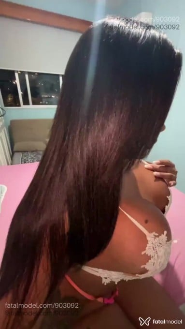 Acompanhante mulher trans com cabelo castanho de olhos castanhos em Lages - Lê Lins