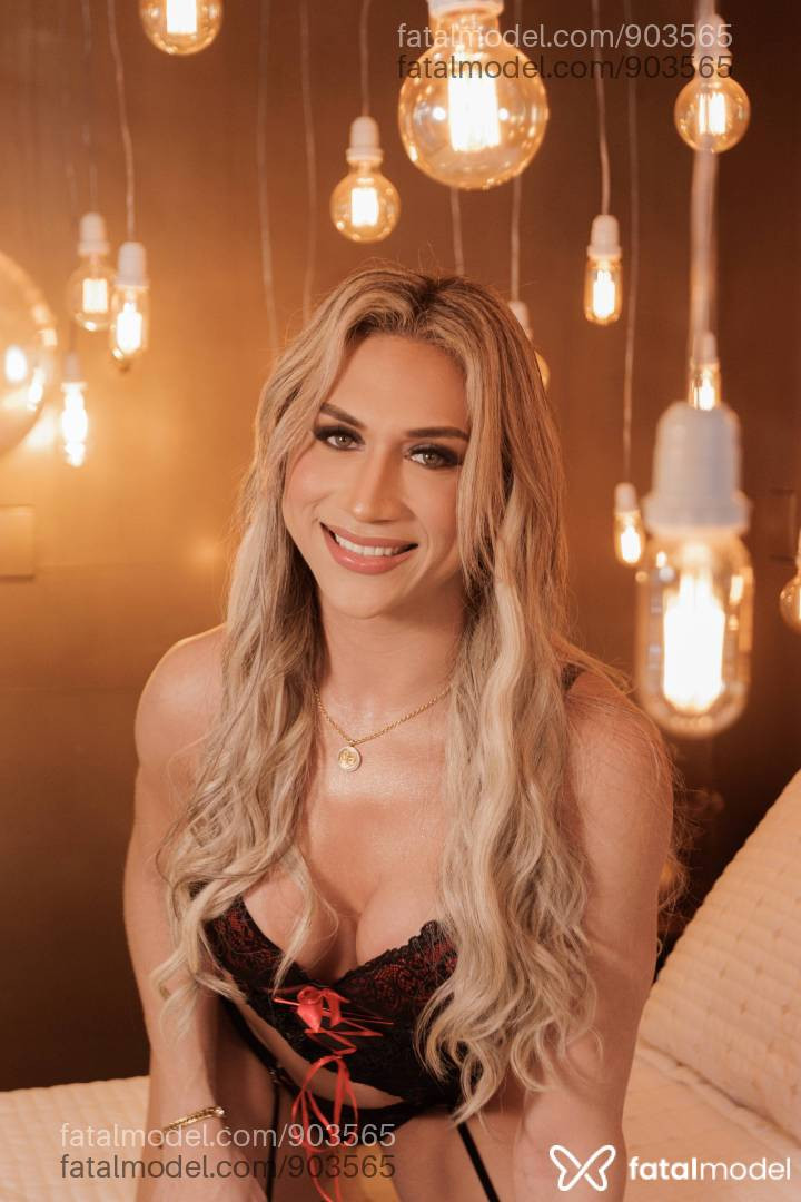 Acompanhante mulher trans loira (o) de olhos verdes - Samantha isler