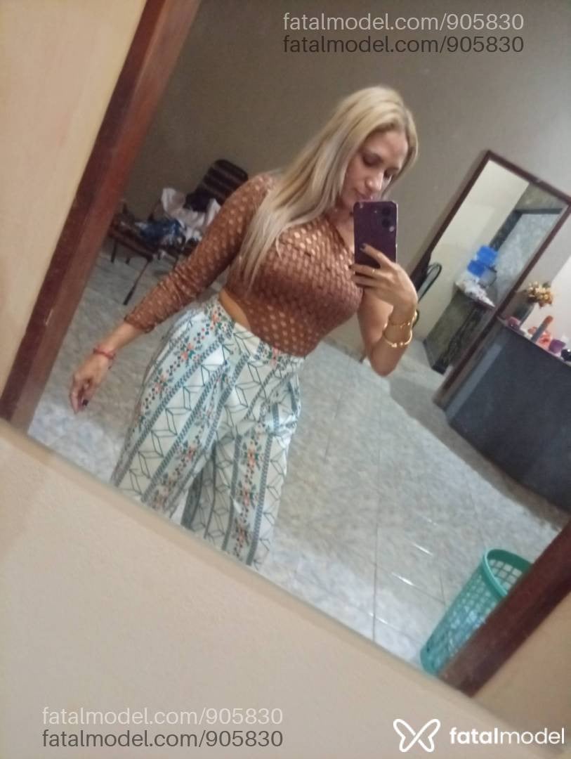 Acompanhante mulher loira (o) de olhos castanhos - Nicole Mendes