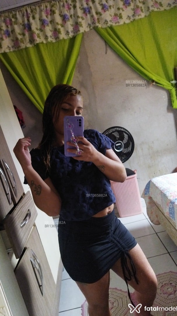 Acompanhante mulher com cabelo castanho de olhos castanhos em Salinópolis Acompanhante mulher com cabelo castanho de olhos castanhos em Salinópolis - Laura