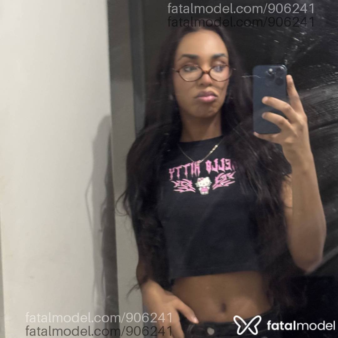 Acompanhante mulher trans morena (o) de olhos castanhos - Angell