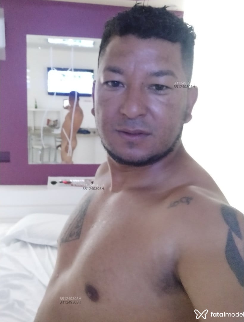 Acompanhante homem morena (o) de olhos castanhos em Chapecó Acompanhante homem morena (o) de olhos castanhos em Chapecó - Lucas