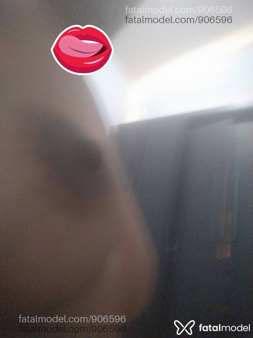 Acompanhante mulher com cabelo colorido de olhos castanhos em Pará de Minas Acompanhante mulher com cabelo colorido de olhos castanhos em Pará de Minas - Maya Mattos