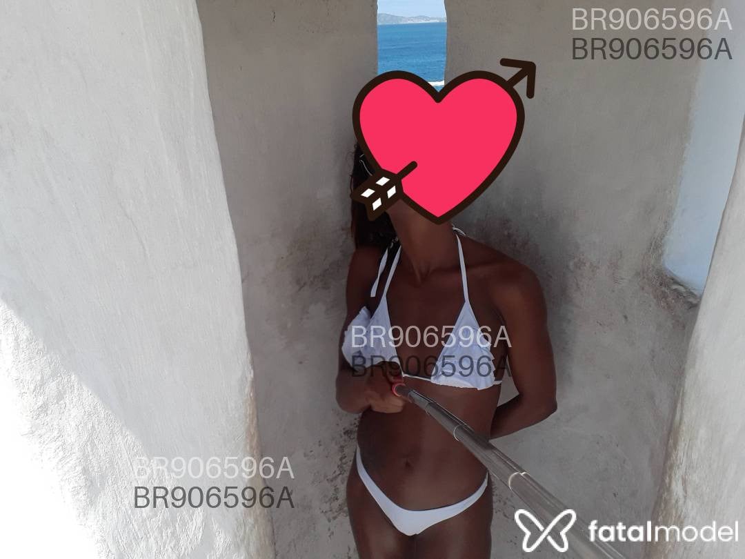 Acompanhante mulher com cabelo colorido de olhos castanhos em Pará de Minas Acompanhante mulher com cabelo colorido de olhos castanhos em Pará de Minas - Maya Mattos