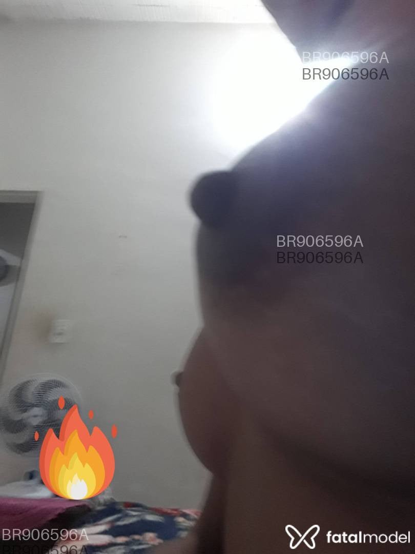 Acompanhante mulher com cabelo colorido de olhos castanhos em Pará de Minas Acompanhante mulher com cabelo colorido de olhos castanhos em Pará de Minas - Maya Mattos