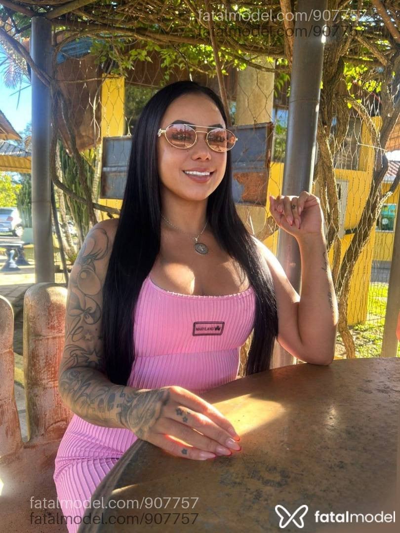 Acompanhante mulher com cabelo castanho de olhos castanhos - Aylaa