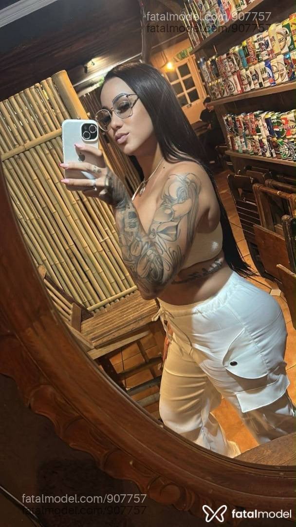 Acompanhante mulher com cabelo castanho de olhos castanhos - Aylaa