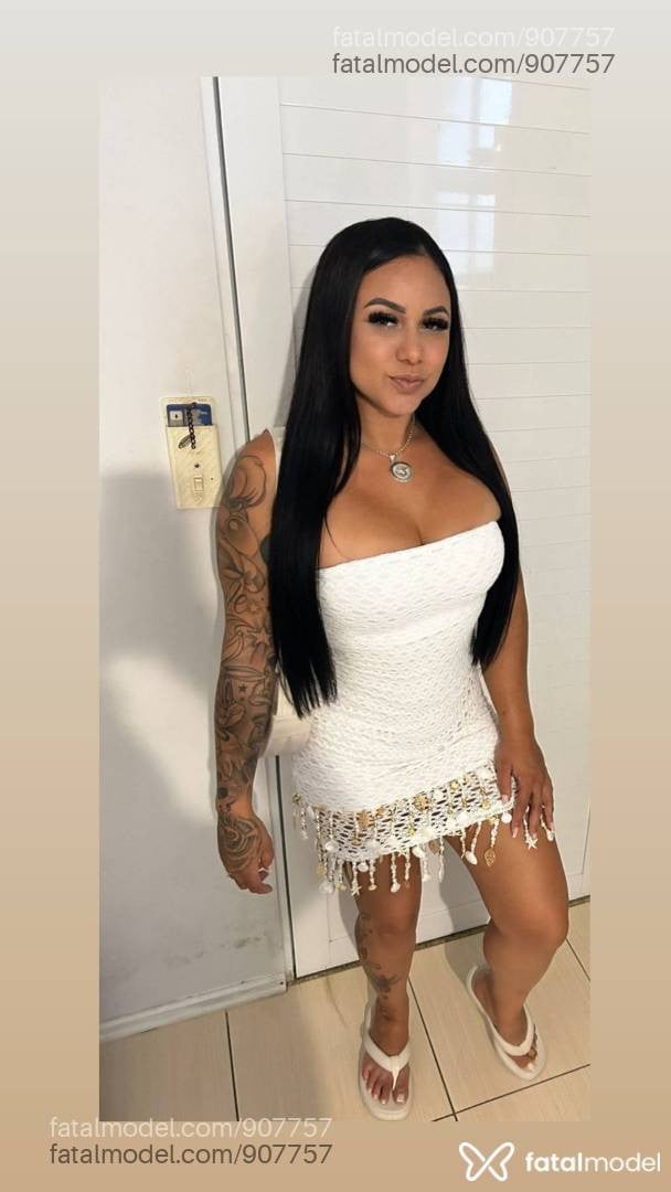 Acompanhante mulher com cabelo castanho de olhos castanhos em Extrema - Aylaa