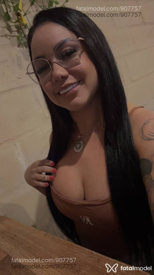 Acompanhante mulher com cabelo castanho de olhos castanhos em Extrema - Aylaa