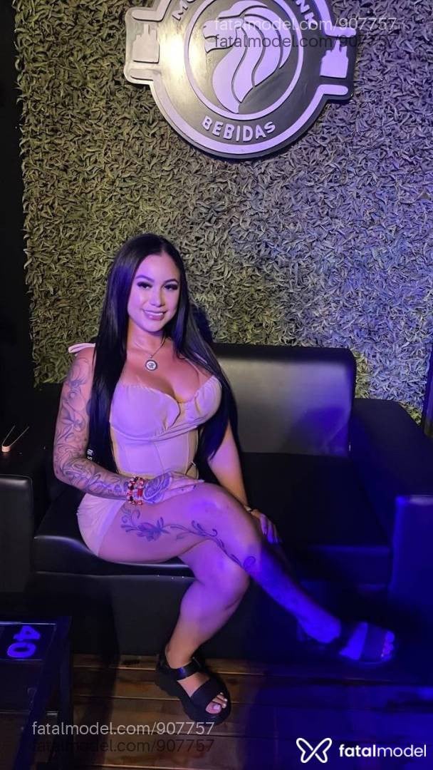 Acompanhante mulher com cabelo castanho de olhos castanhos - Aylaa