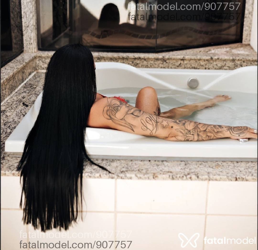Acompanhante mulher com cabelo castanho de olhos castanhos - Aylaa