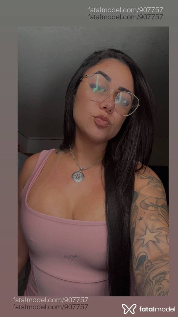 Acompanhante mulher com cabelo castanho de olhos castanhos em Extrema - Aylaa