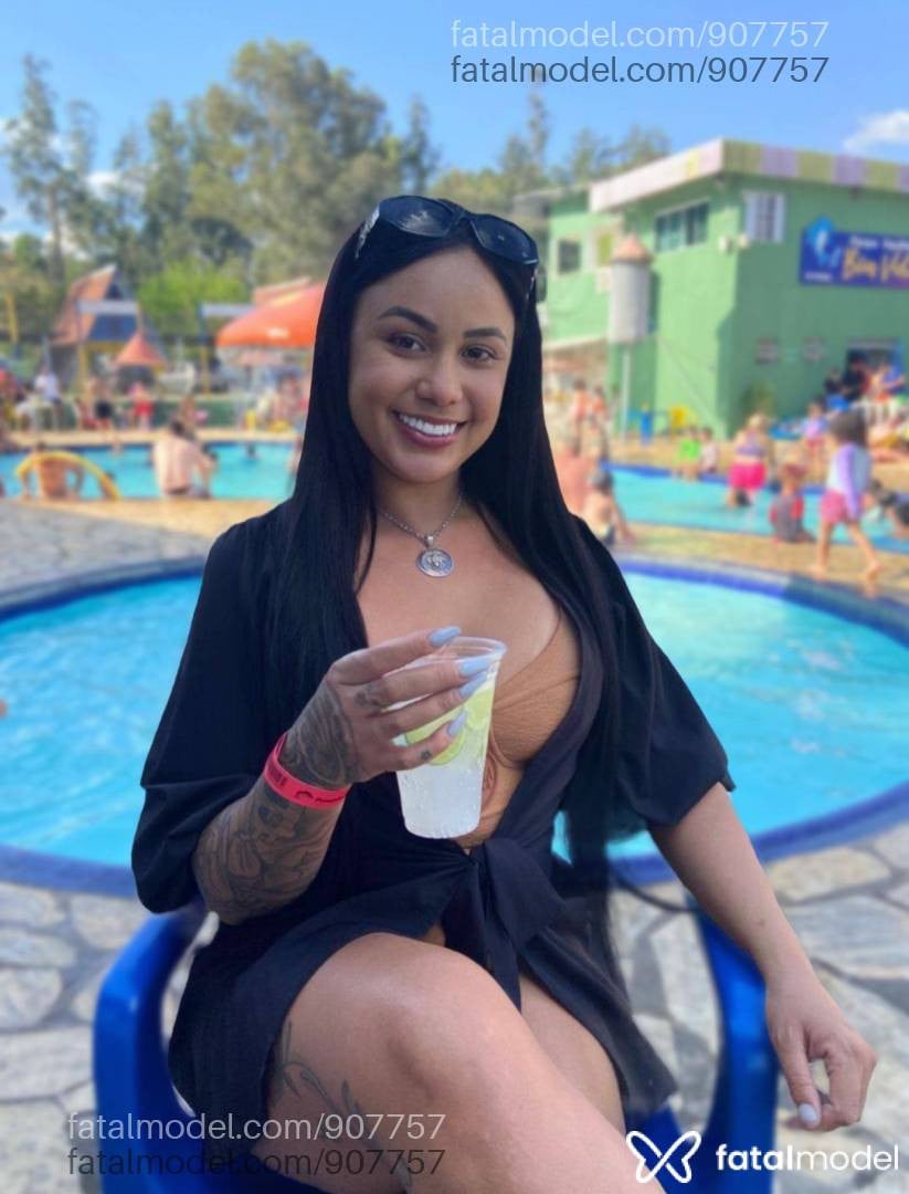 Acompanhante mulher com cabelo castanho de olhos castanhos em Extrema - Aylaa
