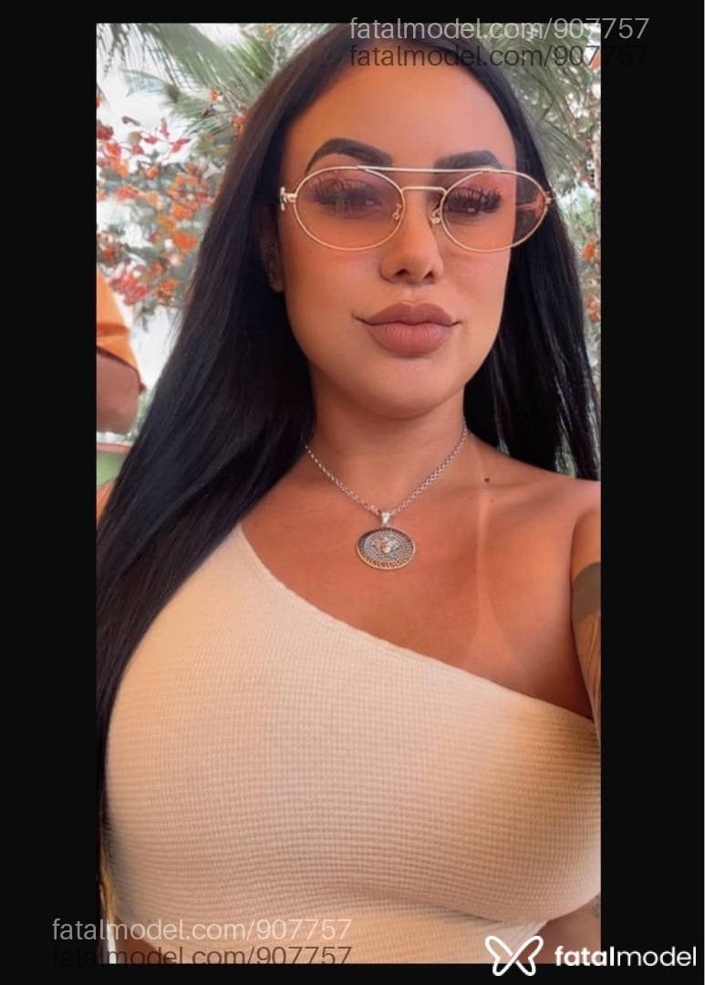 Acompanhante mulher com cabelo castanho de olhos castanhos - Aylaa