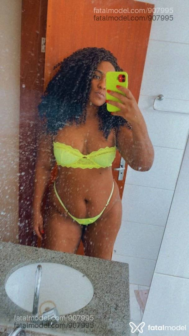 Acompanhante mulher morena (o) de olhos pretos - Miilla