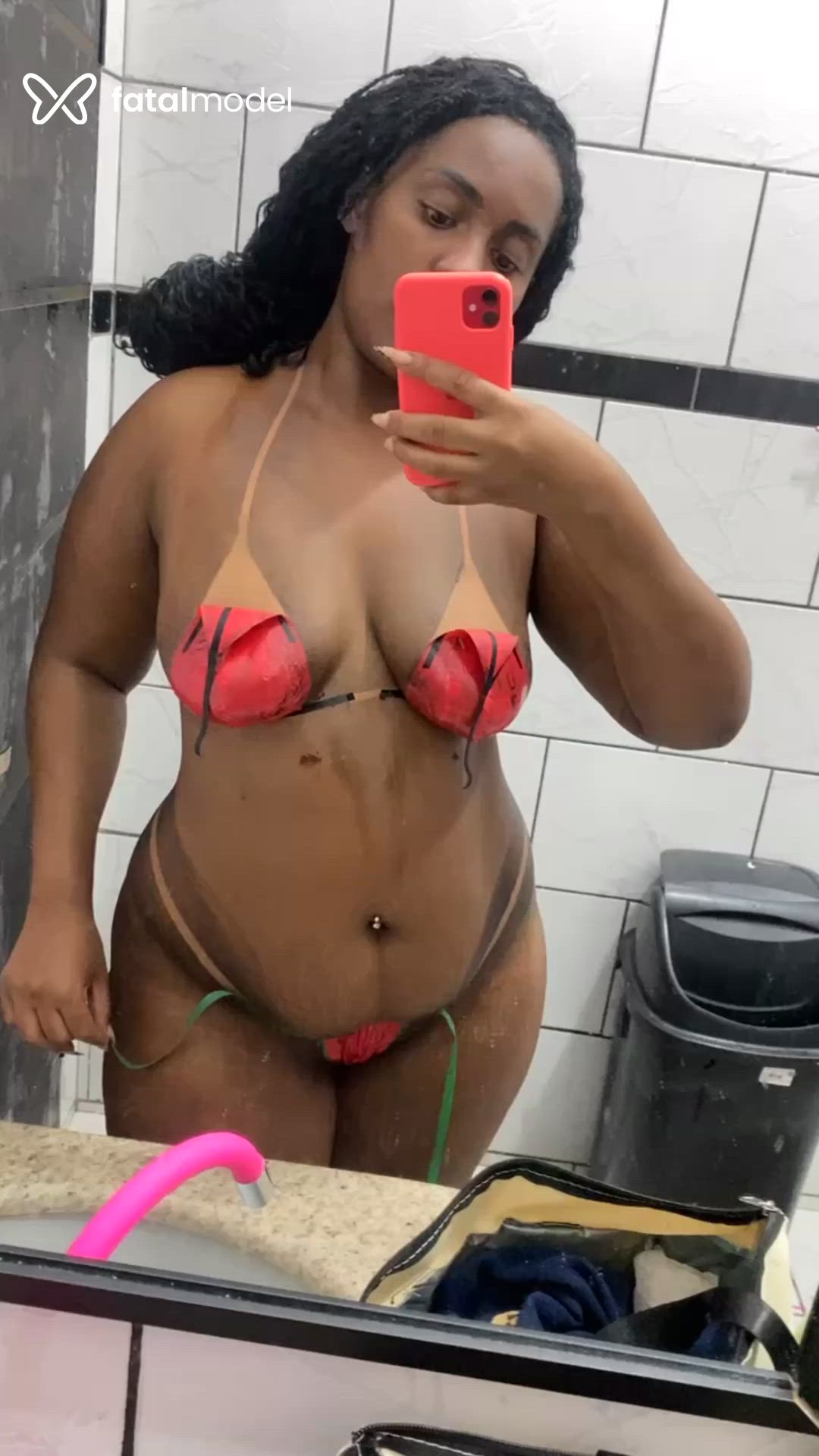 Acompanhante mulher morena (o) de olhos pretos - Miilla