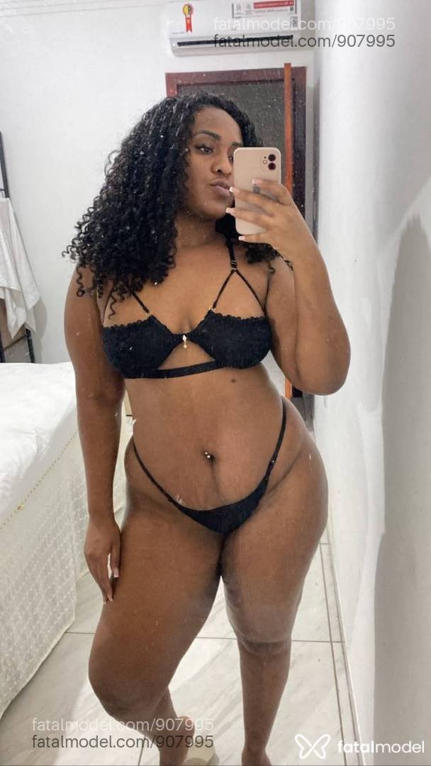 Acompanhante mulher morena (o) de olhos pretos - Miilla