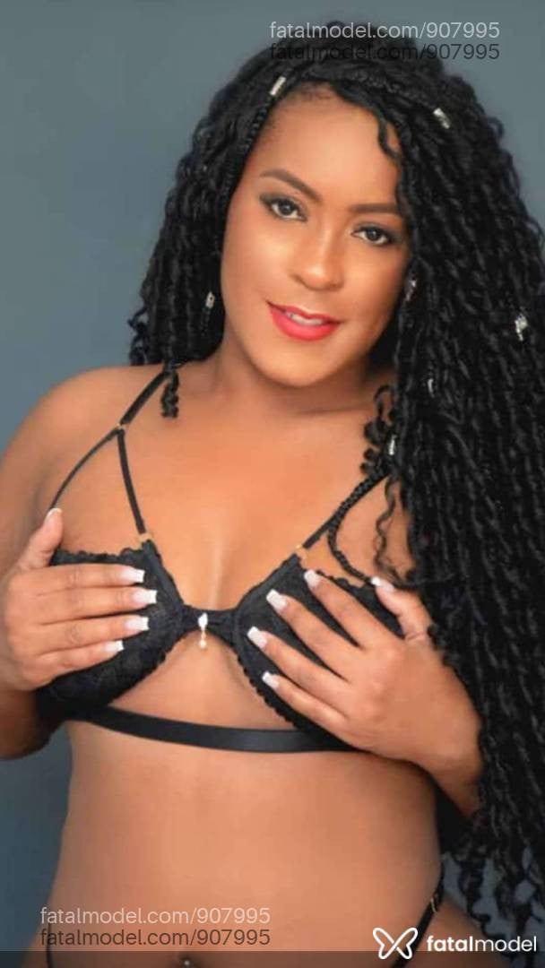 Acompanhante mulher morena (o) de olhos pretos - Miilla