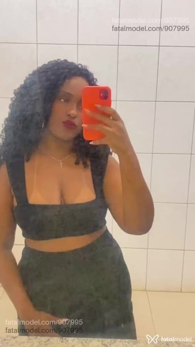 Acompanhante mulher morena (o) de olhos pretos em Nova Serrana Acompanhante mulher morena (o) de olhos pretos em Nova Serrana - Miilla
