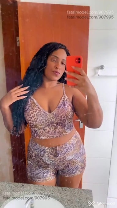 Acompanhante mulher morena (o) de olhos pretos em Nova Serrana Acompanhante mulher morena (o) de olhos pretos em Nova Serrana - Miilla