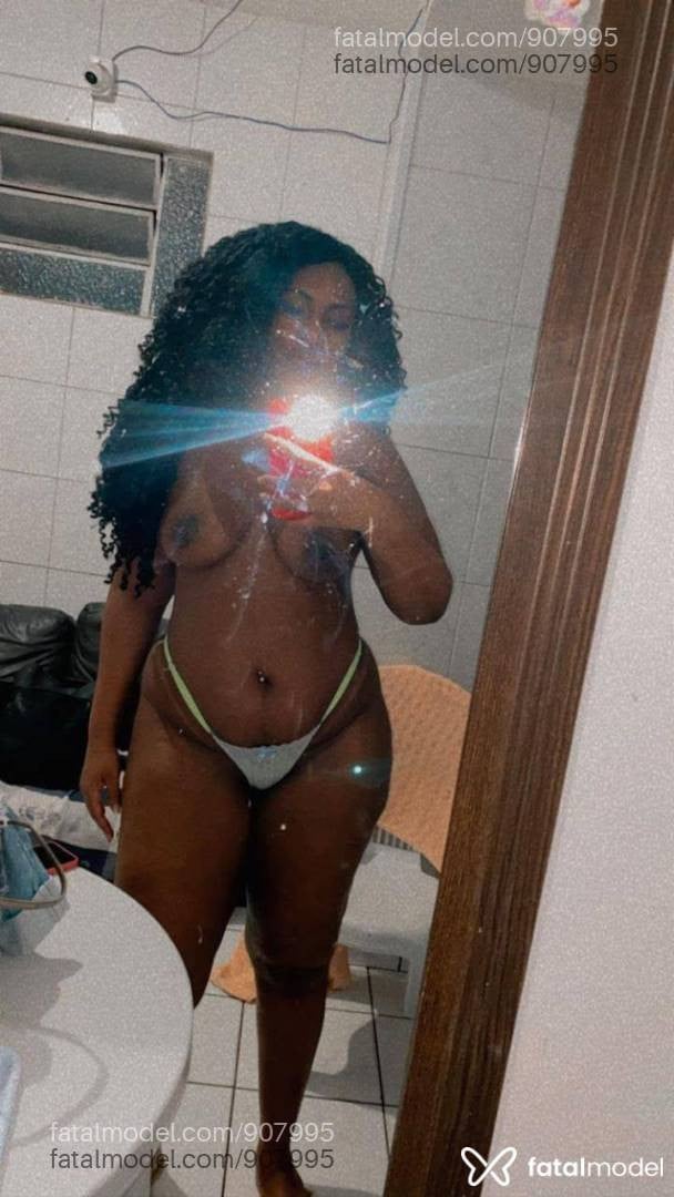 Acompanhante mulher morena (o) de olhos pretos - Miilla
