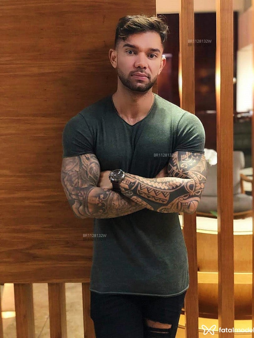 Acompanhante homem morena (o) de olhos pretos em Lajeado - Ricky Mineiro