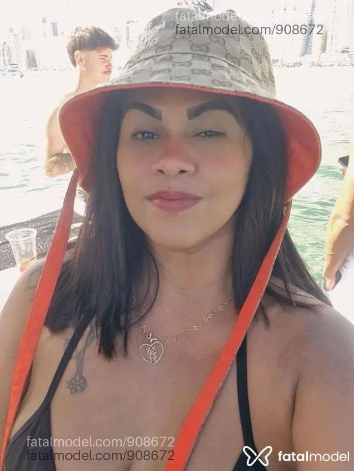 Acompanhante mulher morena (o) de olhos pretos - Amanda Maia