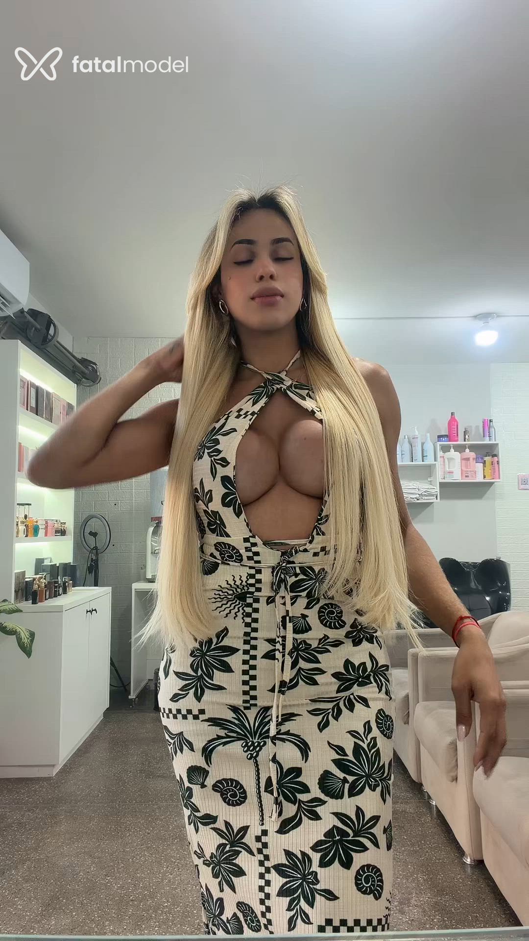 Acompanhante mulher trans loira (o) de olhos castanhos - Blondie Acompanhante mulher trans loira (o) de olhos castanhos - Blondie