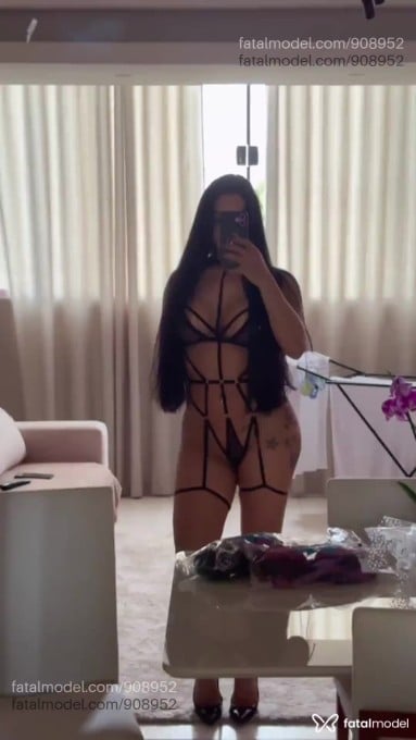 Acompanhante mulher trans morena (o) de olhos castanhos em Cuiabá - Imola
