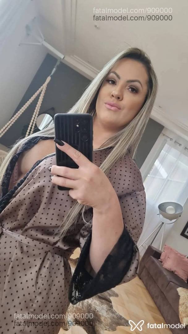 Acompanhante mulher loira (o) de olhos castanhos em Londrina - Kelly