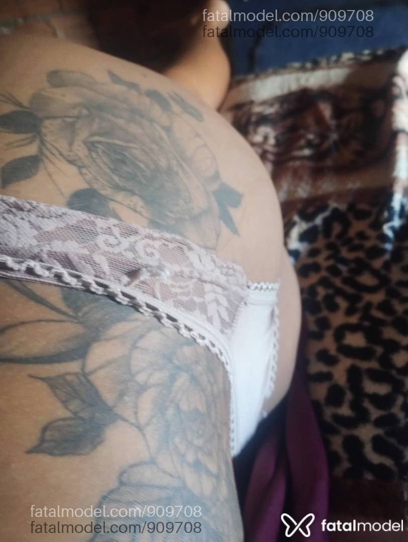 Acompanhante mulher morena (o) de olhos castanhos - Camila