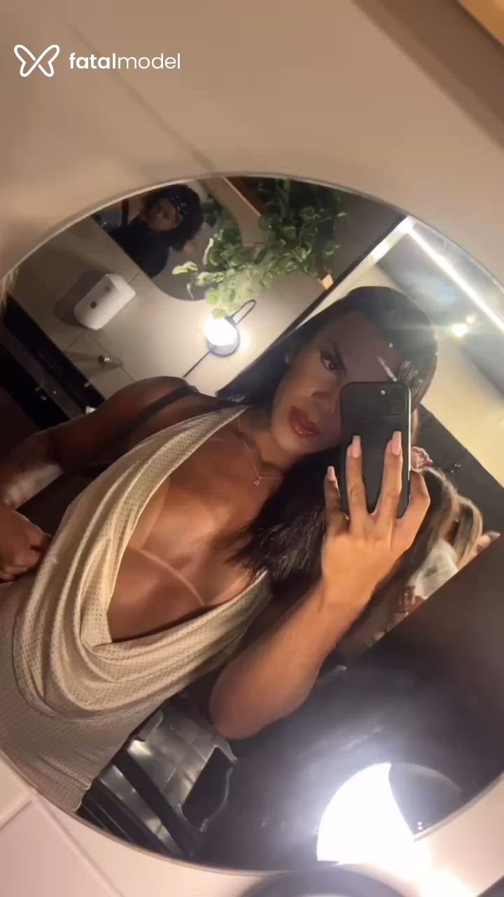 Acompanhante mulher trans morena (o) de olhos castanhos - Maria Eduarda