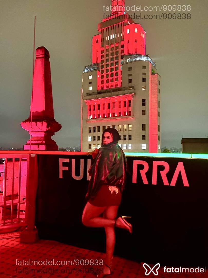 Acompanhante mulher trans morena (o) de olhos castanhos - Maria Eduarda