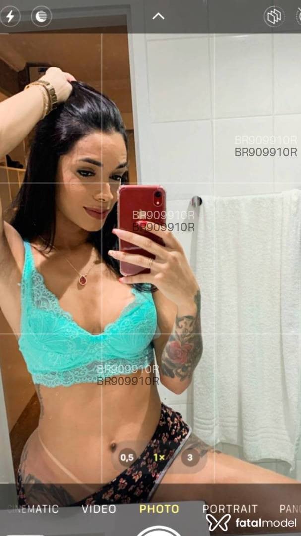 Acompanhante travesti com cabelo castanho de olhos pretos em Curitiba - Morena