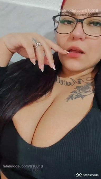 Acompanhante mulher morena (o) de olhos castanhos - Babialexia