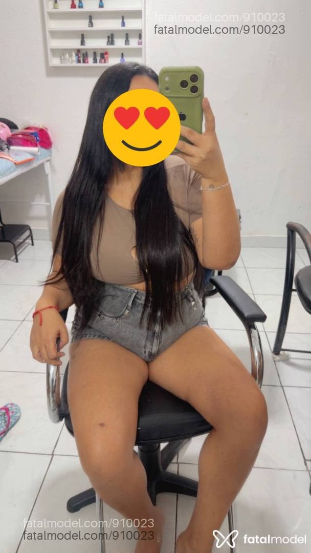 Acompanhante mulher com cabelo castanho de olhos castanhos - Dianna Carvalho