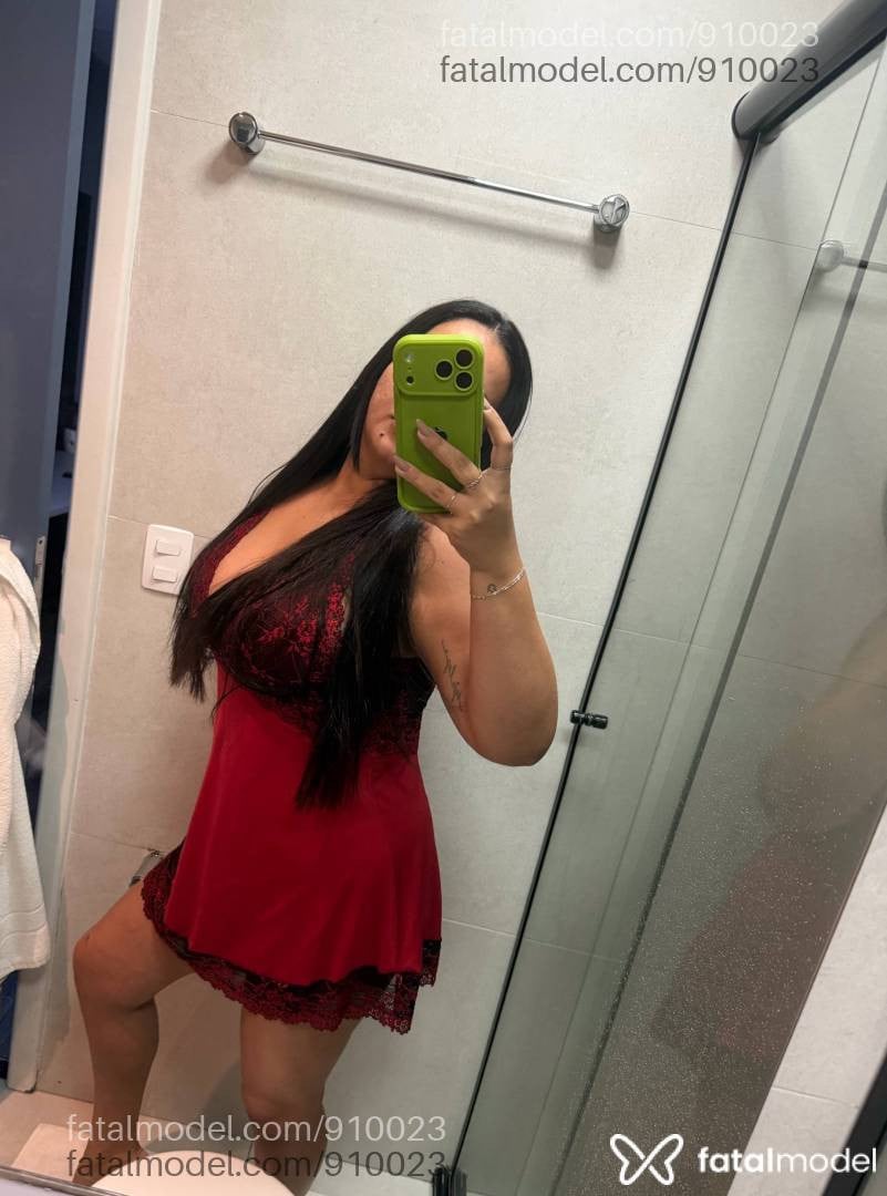 Acompanhante mulher com cabelo castanho de olhos castanhos - Dianna Carvalho