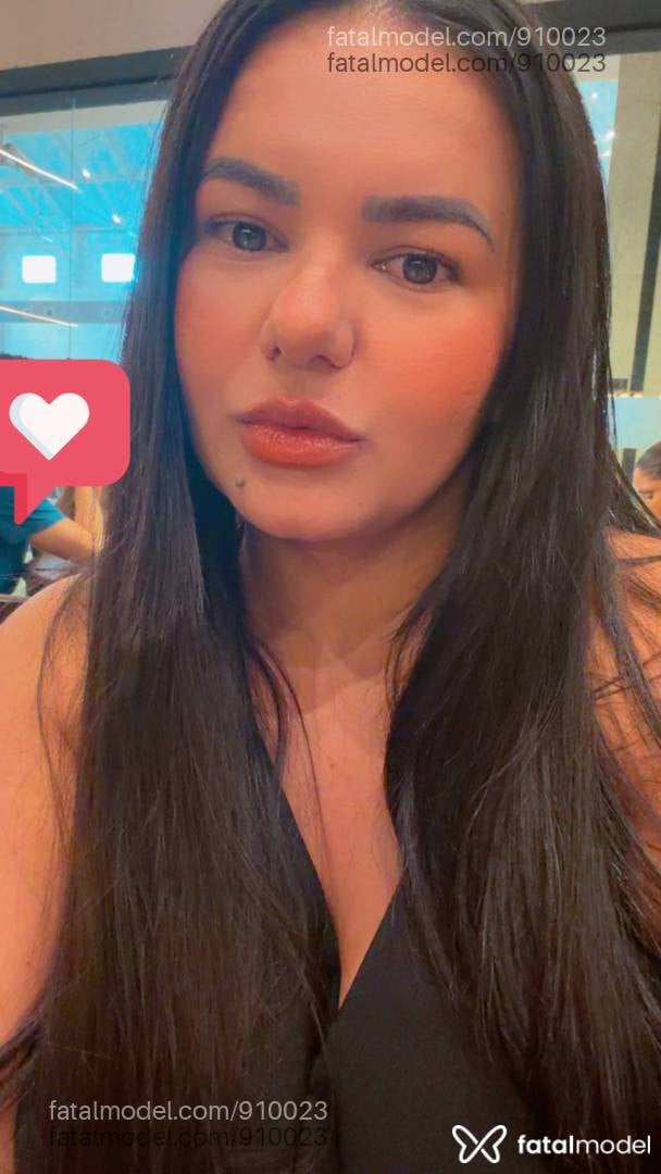 Acompanhante mulher com cabelo castanho de olhos castanhos - Dianna Carvalho