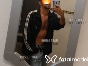 Acompanhante homem com cabelo castanho de olhos castanhos em Nova Friburgo Acompanhante homem com cabelo castanho de olhos castanhos em Nova Friburgo - Yurii