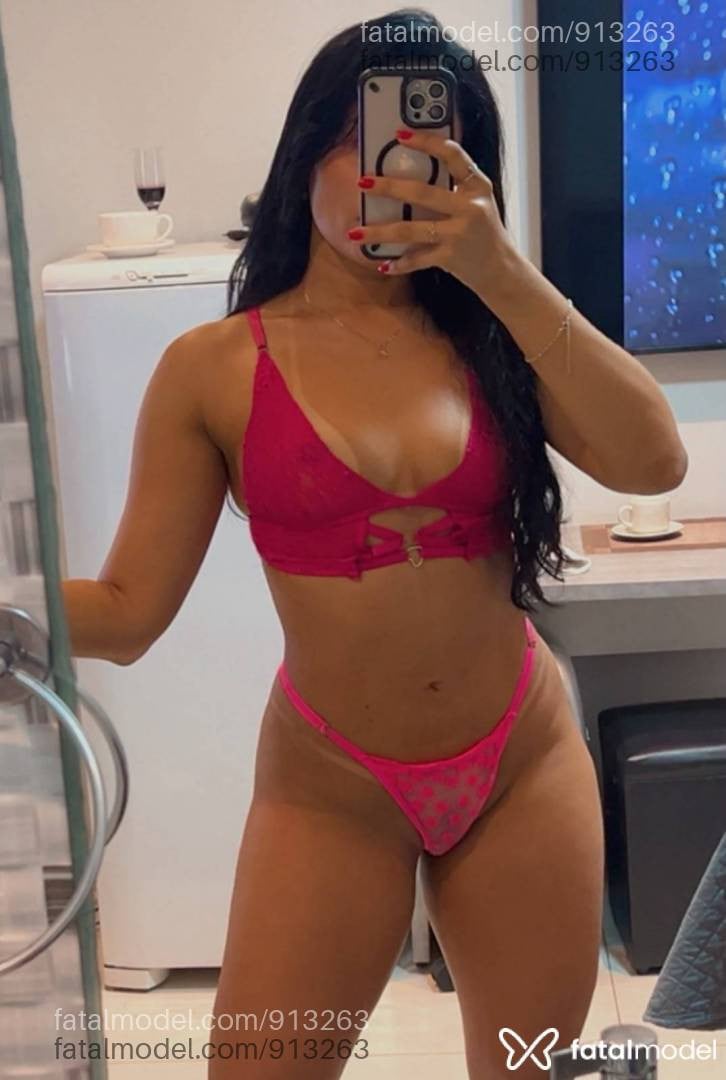 Acompanhante mulher com cabelo castanho de olhos castanhos - Liis Maia