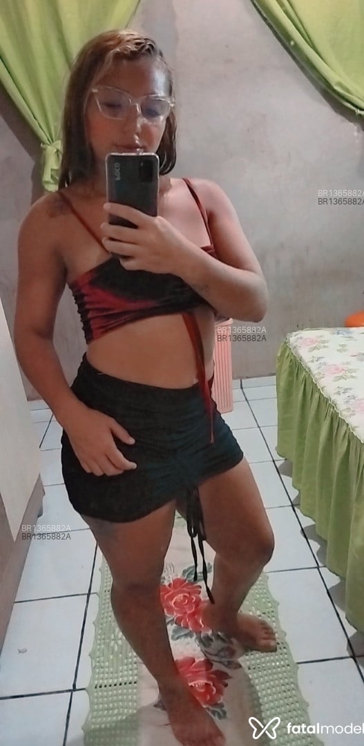 Acompanhante mulher com cabelo castanho de olhos castanhos em Salinópolis Acompanhante mulher com cabelo castanho de olhos castanhos em Salinópolis - Laura