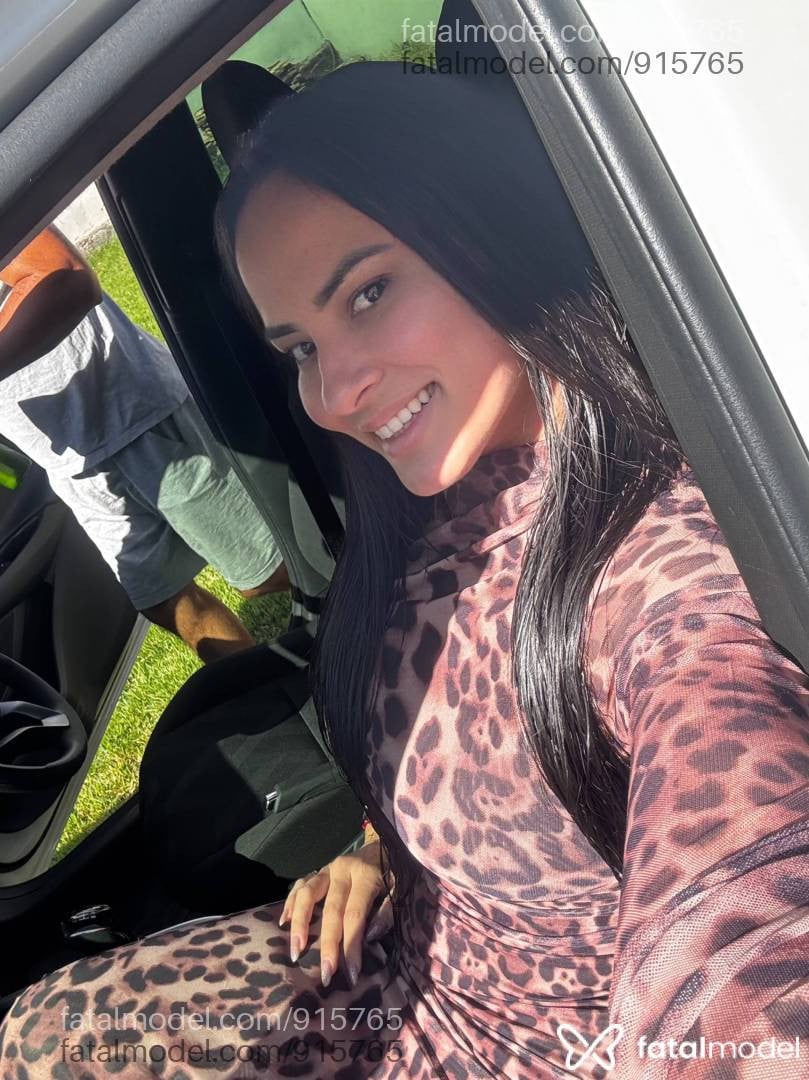 Acompanhante mulher morena (o) de olhos castanhos - Rebeca novak